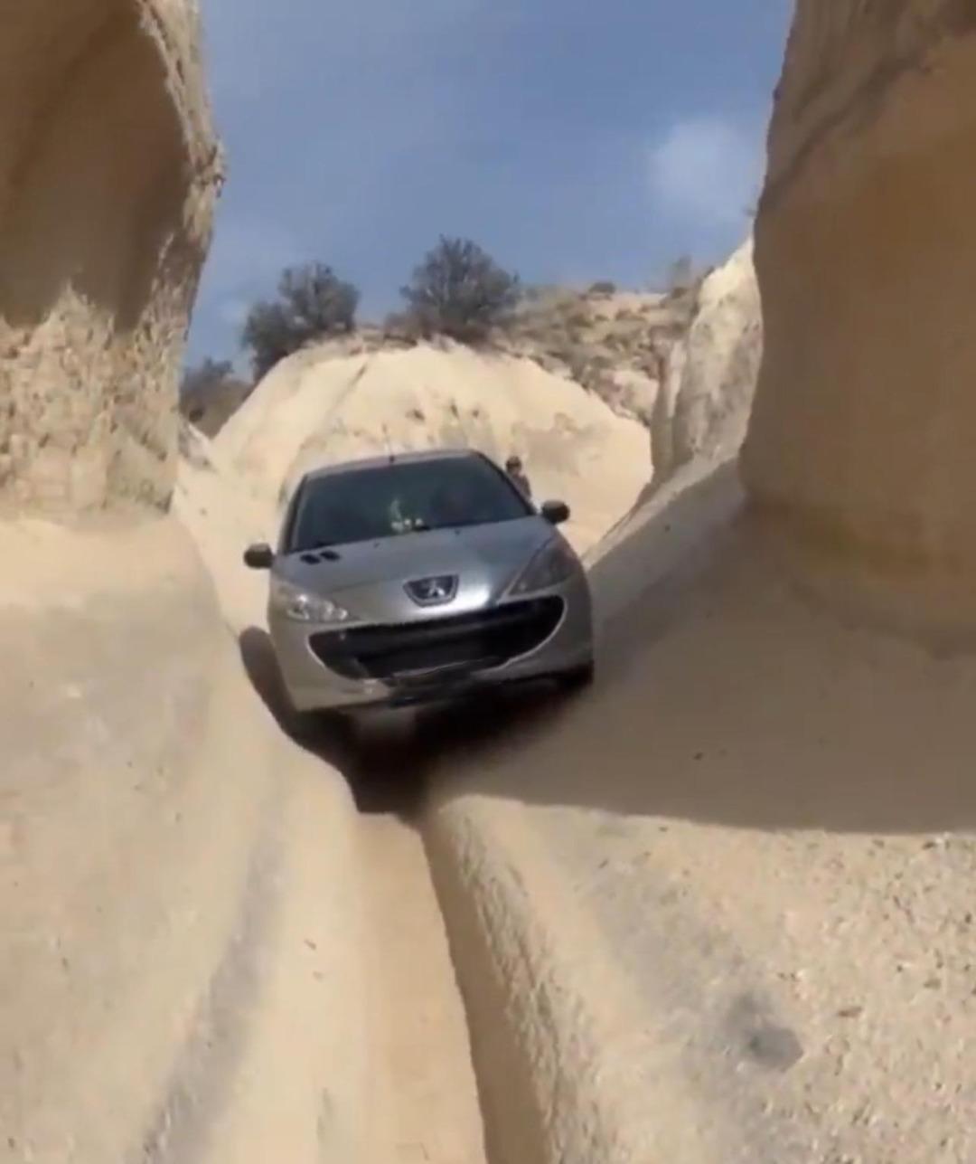 Navigasyon yanlış yönlendirdiği sürücü öyle bir yere girdi ki... O anlar kamerada 1