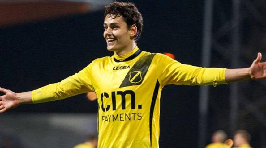 Enes &Uuml;nal'a 3 ma&ccedil; ceza!