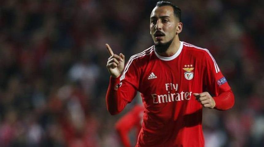 Kostas Mitroglou, 4 yıl daha Benfica'da
