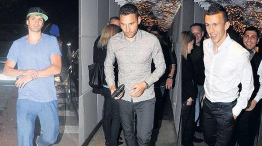  Fenerbah&ccedil;eli futbolcu Beşiktaş'ın şampiyonluk kutlamalarında