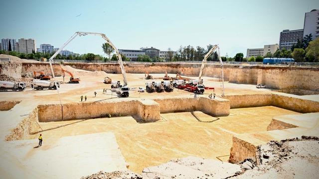 Antalya'da 900 yataklı modern sağlık kompleksi için ilk beton döküldü