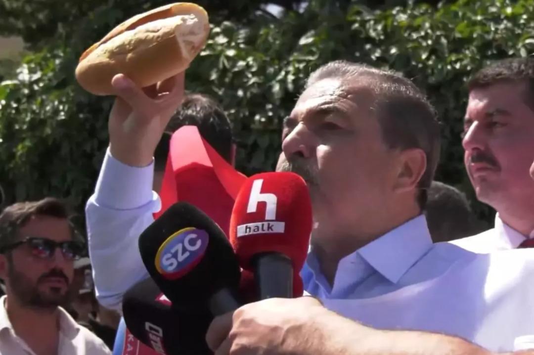 Memurlar greve çıkıp Bakanlığın önüne ekmek bıraktılar! Hükümetin teklifi için:  Hayattan kopuk  çıkışı 6