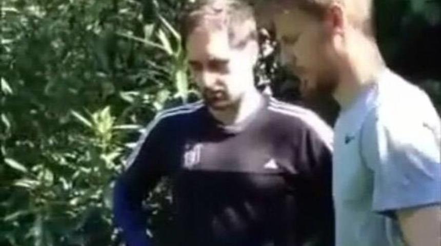 Serdar Aziz'in fotoğrafı olay yarattı