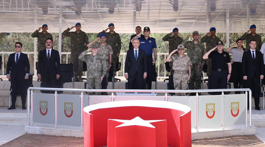 Mardin'de 4. Hudut Alay Komutanlığında Komuta ve Sancak Devir Teslim Töreni yapıldı