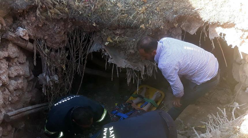 Adıyaman'da göçük altında kalan 70 yaşındaki kadın kurtarıldı
