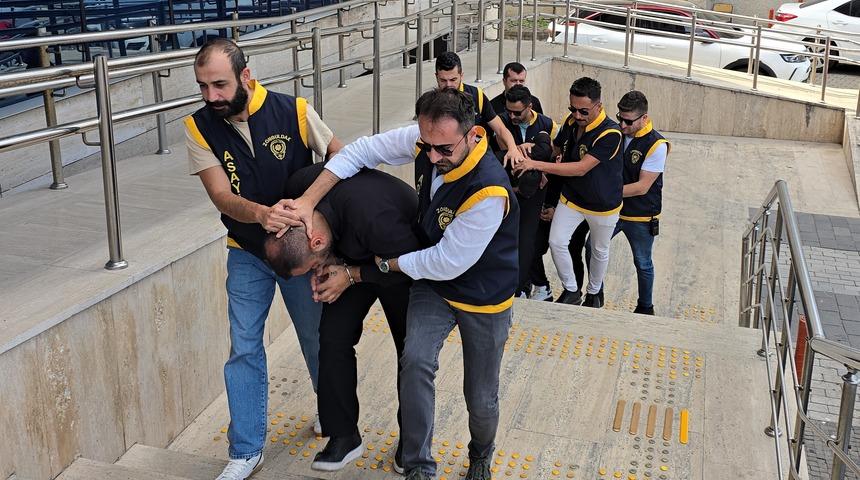 Zonguldak'ta ev kadınını 2 milyon 700 bin lira dolandıran 3 zanlı tutuklandı