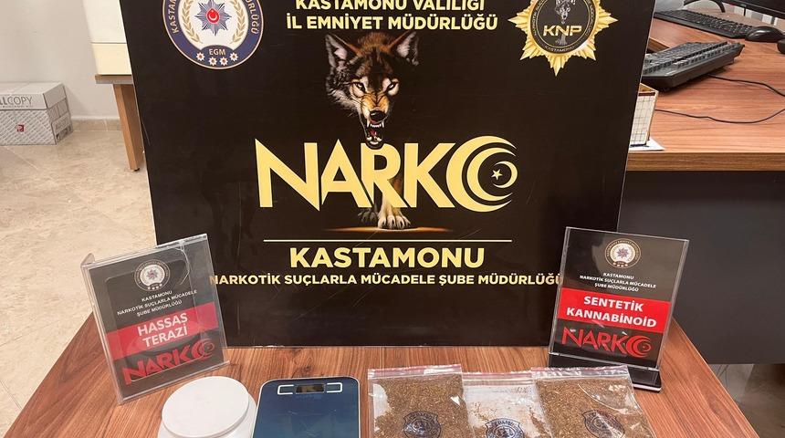 Kastamonu'da uyuşturucu operasyonu! Yakalanan 2 zanlı tutuklandı