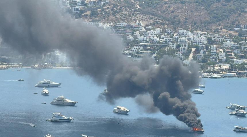 Bodrum'da teknede çıkan yangın söndürüldü