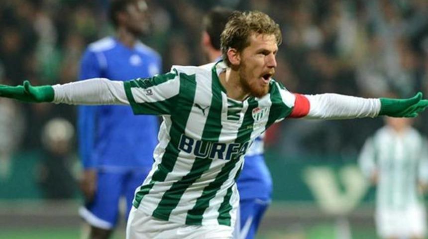 Serdar Aziz&rsquo;in Beşiktaş&rsquo;ta oynamak istediğini s&ouml;ylediği iddia edildi