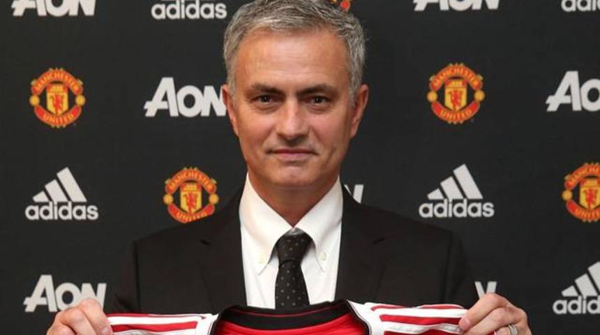 Mourinho resmen Manchester United'da