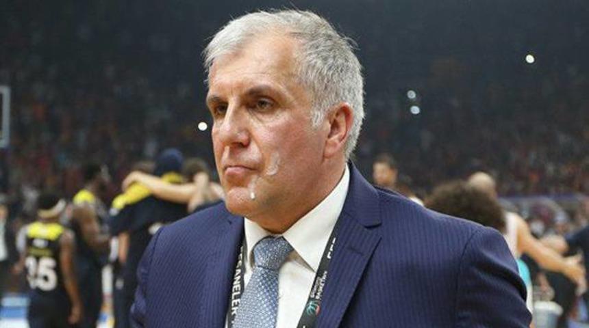Galatasaray taraftarından Obradovic'e t&uuml;k&uuml;r&uuml;k