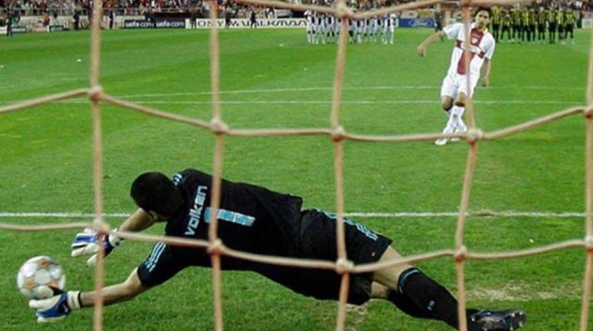 Fenerbahçe'ye Volkan Demirel'in yerine kaleci aranıyor