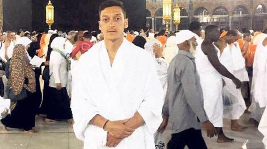 Mesut Özil'den Alman vekile tokat gibi yanıt