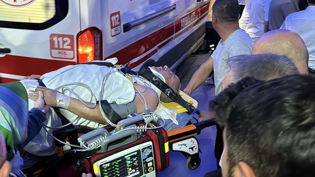 AK Partili belediye başkanının içinde bulunduğu otomobil kaza yaptı