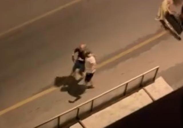 Kuşadası’nda ilginç kavga, 2 kadın bir erkek mahalleyi ayağa kaldırdı 1