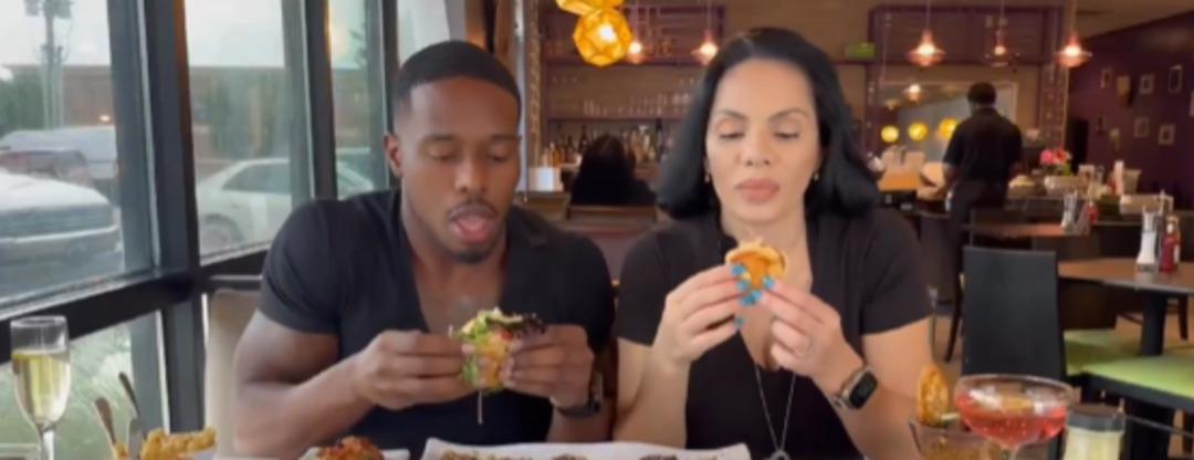 Restoranda yemek videosu çeken fenomenlere araba çarptı! O anlar olay oldu 1