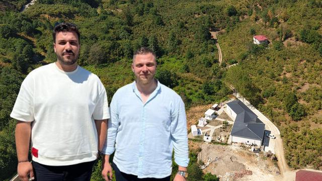 Biri psikoloji biri aşçılık mezunu, bambaşka işe başladılar! 1,5 dönüm arazide kurdular