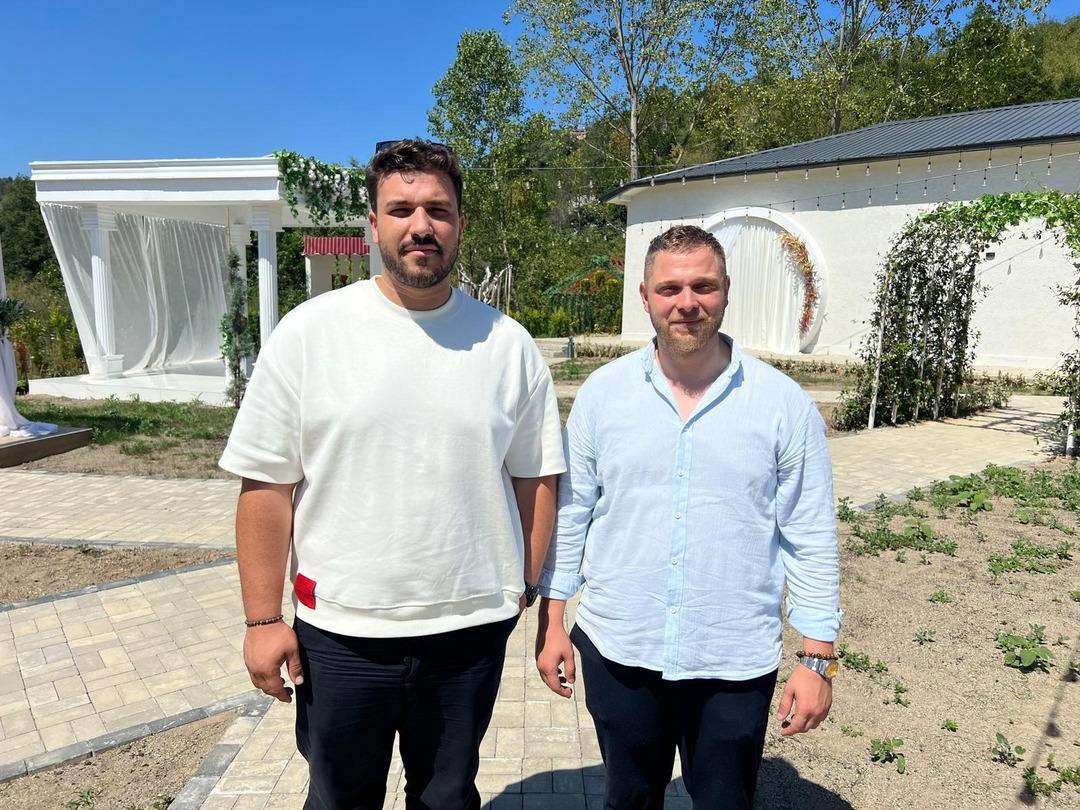 Biri psikoloji biri aşçılık mezunu, bambaşka işe başladılar! 1,5 dönüm arazide kurdular 3