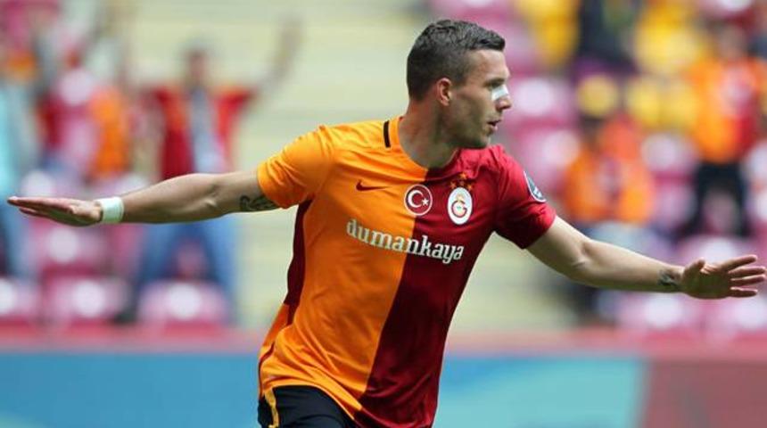 Podolski&rsquo;nin forması a&ccedil;ık arttırmayla satıldı