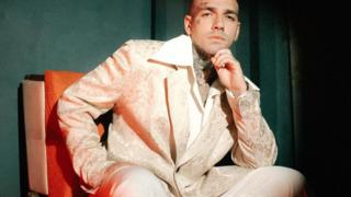 Türkiye'yi terk etmişti! Türklüğümden utanıyorum yorumu gündemde! Ünlü rapçi Ezhel’e tepki yağdı