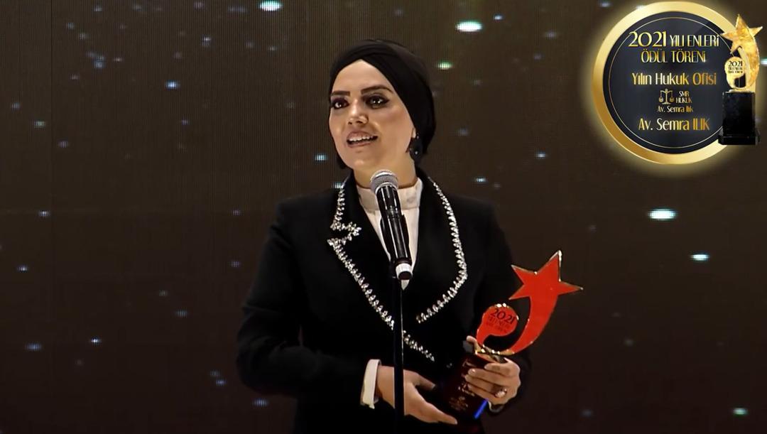 Kıbrıs tan diploma aldı Ankara yı mesken tuttu! Tutuklanan Semra Ilık a bir de ödül vermişler, konuşması ise bir hayli ilginç... 3