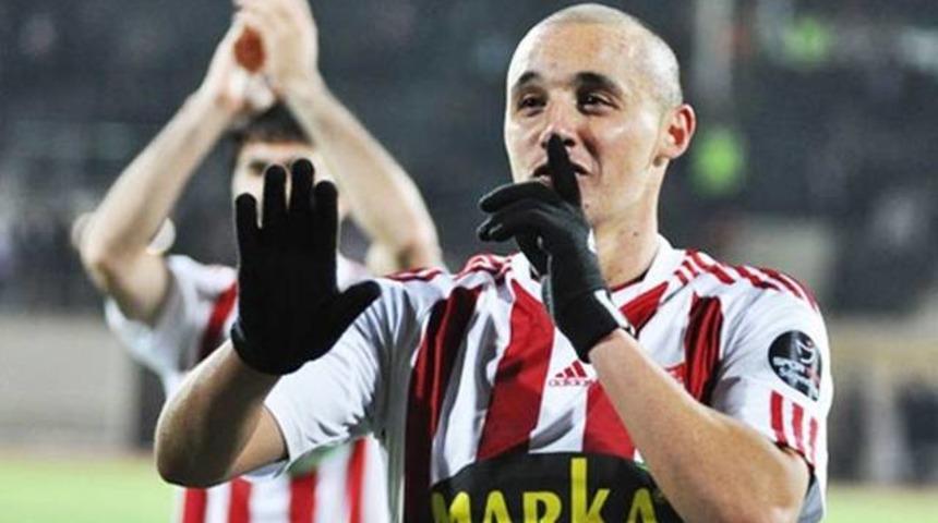 Mecnun Otyakmaz: 'Aatıf i&ccedil;in Fenerbah&ccedil;e'yle anlaştık'