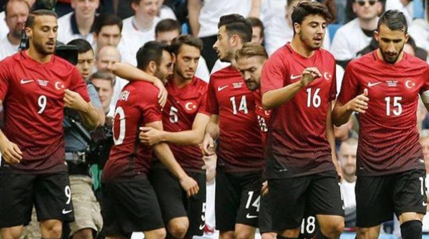 Euro 2016 &ouml;ncesi T&uuml;rkiye formunun zirvesinde