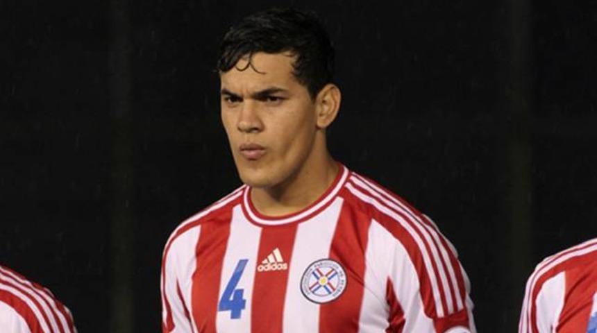 Gustavo Gomez aldı başını gitti