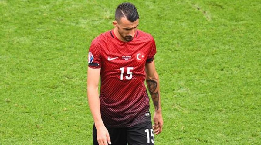 Milli Takım'da Mehmet Topal sakatlandı