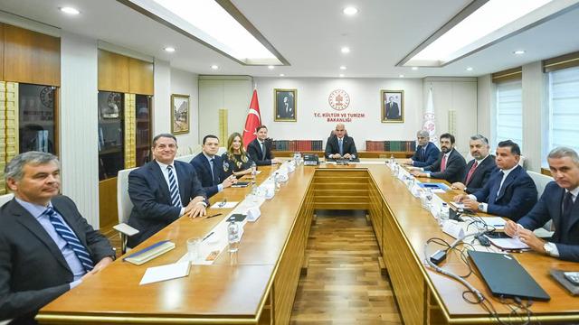 Bakan Ersoy 'Önemli bir eksiklik' dedi! Baskılar sonuç verdi: Spotify, Türkiye'de ofis açıyor