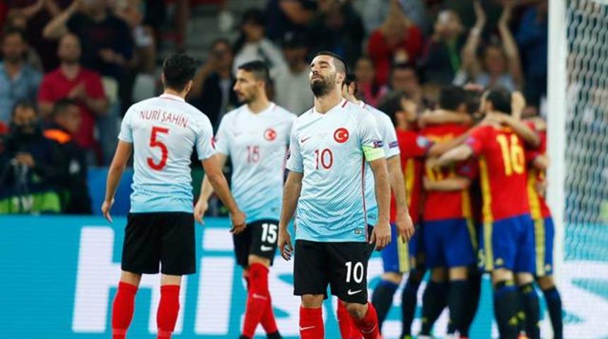 Tribünlerden tepki: Arda Turan dışarı