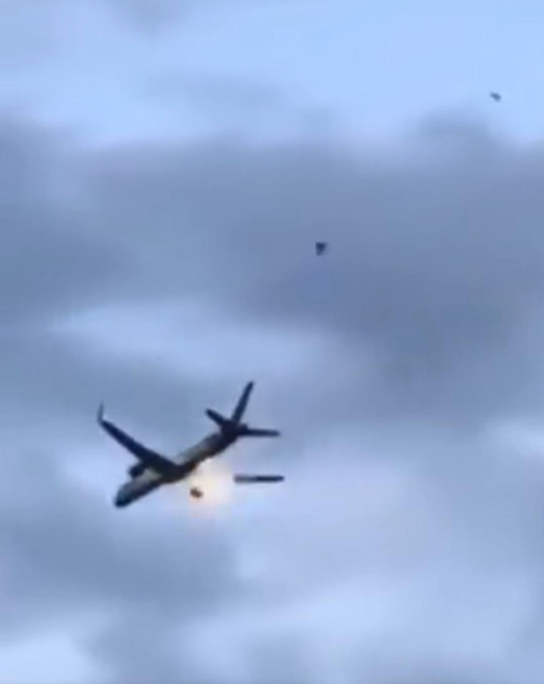 Havada panik anları! Uçağın motoru alev aldı, pilot 273 yolcuyu kurtardı 1