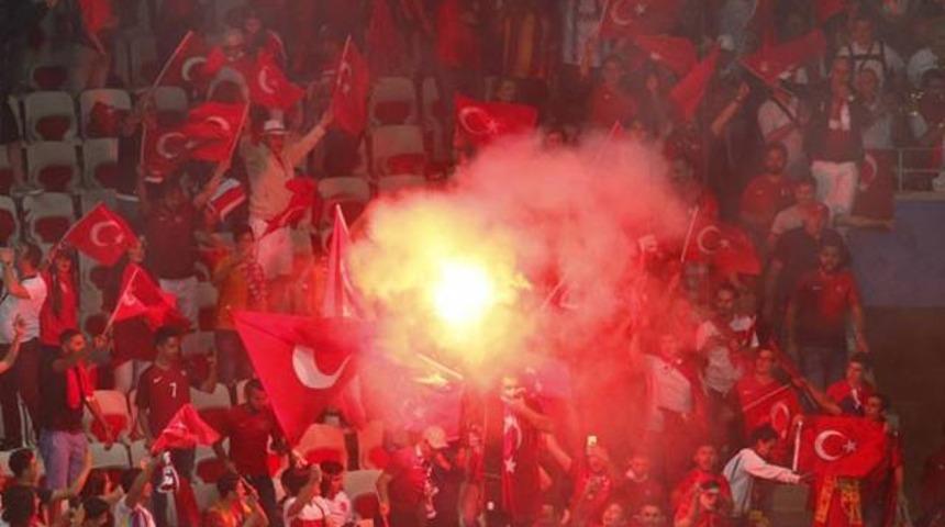 Fransa'da 12 T&uuml;rk g&ouml;zaltına alındı
