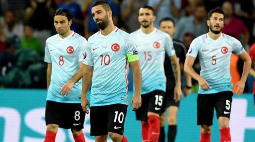 Arda Turan sosyal medya &uuml;zerinden a&ccedil;ıklama yaptı