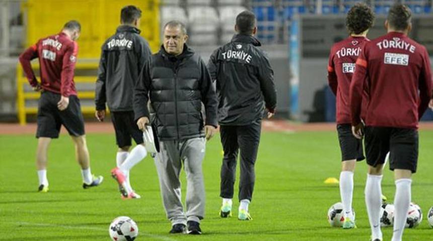Fatih Terim'den futbolculara g&ouml;r&uuml;lmemiş tavır!