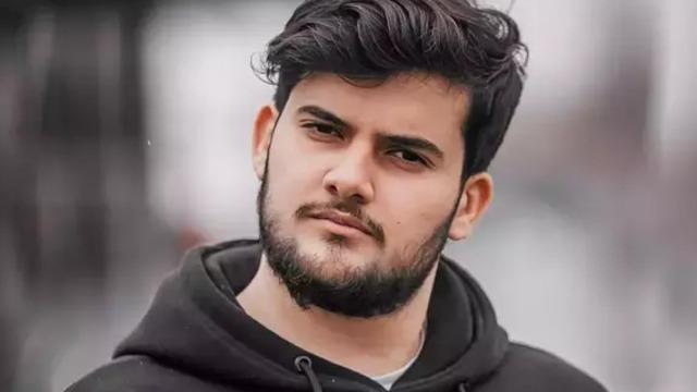 'Jrokez' lakaplı Twitch yayıncısı Oğuzhan Dalgakıran son yolculuğuna uğurlandı! Cenazedeki yaka kartları gündem oldu