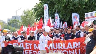 Kazanda taş kaynatıp balon patlattılar! Memurlar zam için grevde 'Tiyatro sahneleniyor''