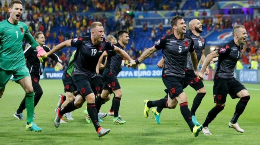 Arnavut futbolculara diplomatik pasaport sözü