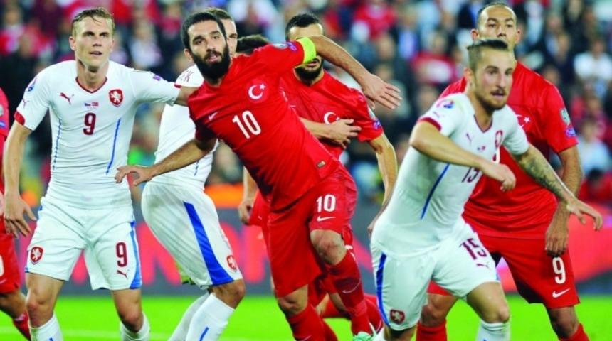 Türkiye Çek Cumhuriyeti maçı saat kaçta hangi kanalda?