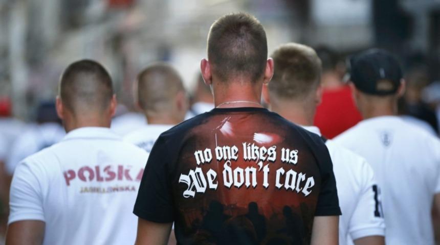 4 Polonyalı taraftar g&ouml;zaltında