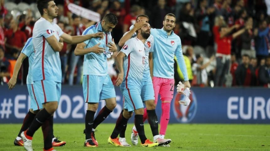 Hollanda basını: T&uuml;rkiye umudunu koruyor"