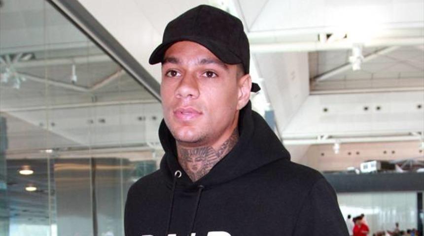 Van der Wiel PSG'de kalabilir