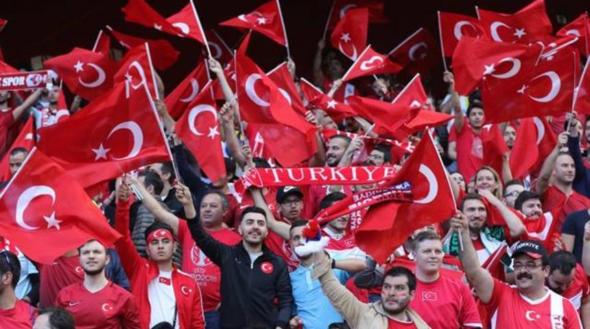 Fransa'da T&uuml;rk bayrağına tepki