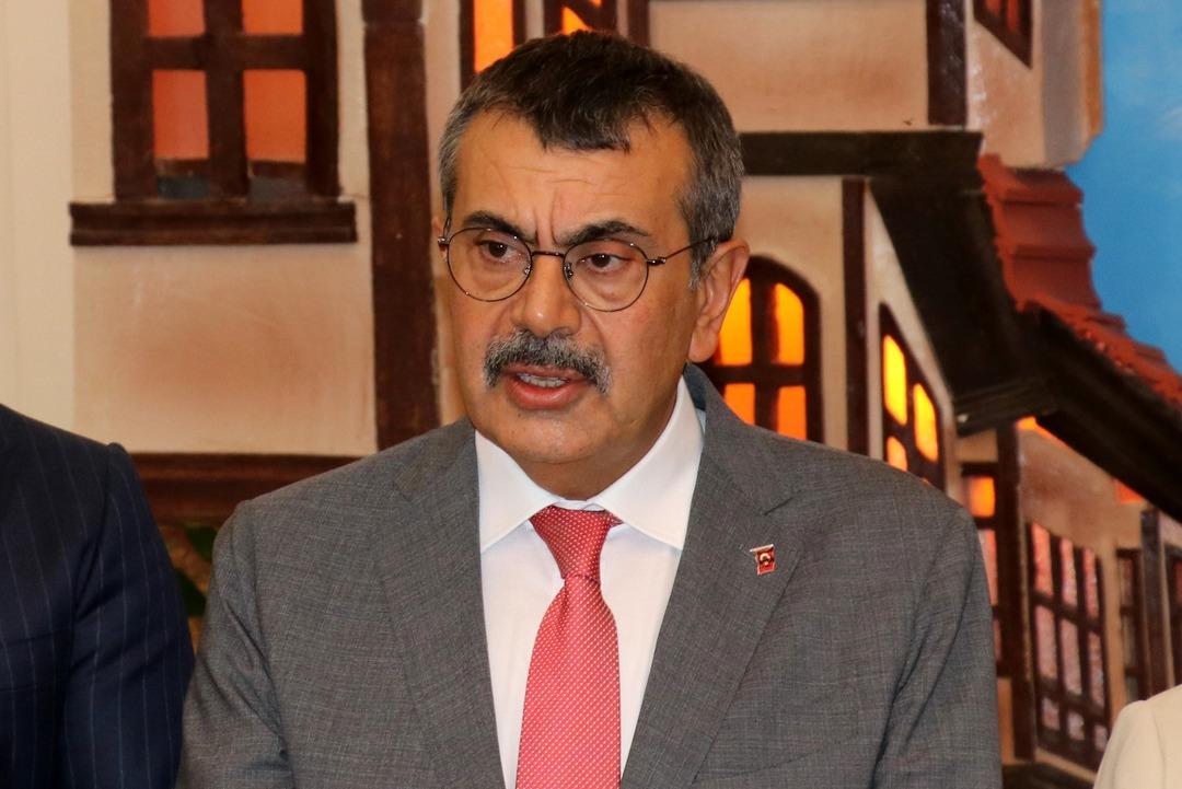 MEB den okullara genelge! Yusuf Tekin imzaladı, yeni dönemde hepsi değişti: Cep telefonu yasağı, okul kıyafeti, özel şube, mezuniyet kutlaması... 1