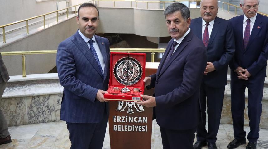 Sanayi ve Teknoloji Bakanı Kacır, Erzincan’da ziyaretlerde bulundu
