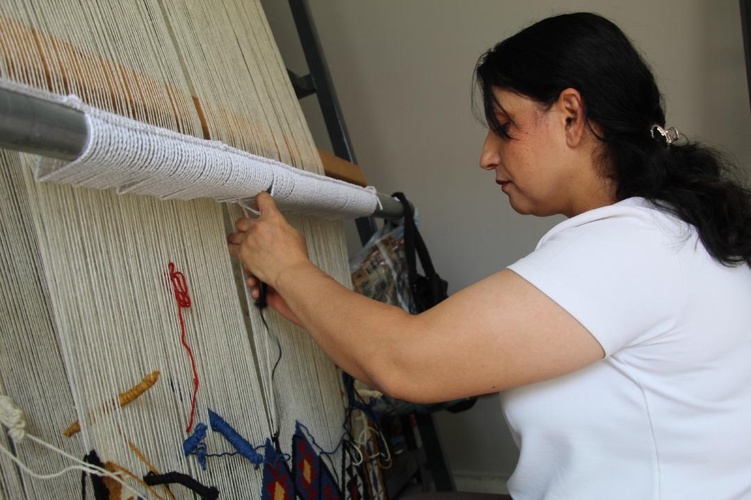 Kadın emeğiyle yüz yıllık miras geleceğe taşınıyor: Jirki kilimi dünyaya açılıyor 1