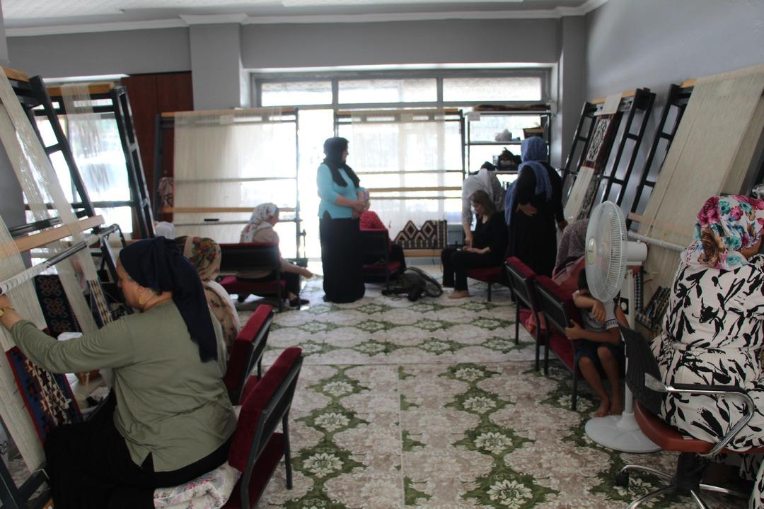 Kadın emeğiyle yüz yıllık miras geleceğe taşınıyor: Jirki kilimi dünyaya açılıyor 4