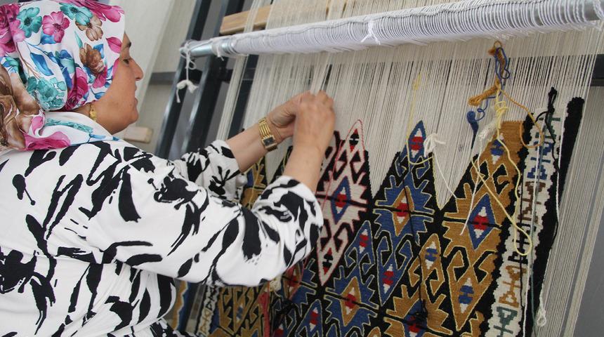 Kadın emeğiyle yüz yıllık miras geleceğe taşınıyor: Jirki kilimi dünyaya açılıyor