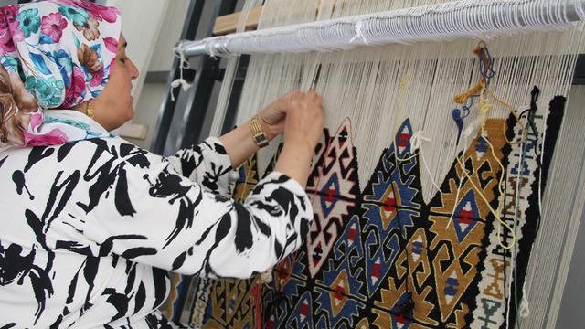 Kadın emeğiyle yüz yıllık miras geleceğe taşınıyor: Jirki kilimi dünyaya açılıyor