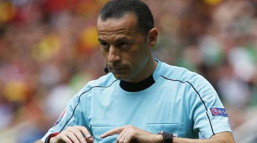 İtalya - İspanya ma&ccedil;ı C&uuml;neyt &Ccedil;akır'ın!